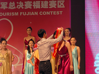 美女相聚、美酒飄香