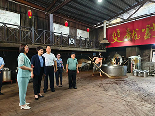 省婦聯(lián)、省稅務(wù)局一行蒞臨福建雙龍戲珠酒業(yè)有限公司調(diào)研指導(dǎo)